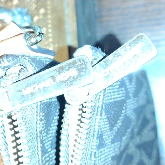 Michael Kors Crossbody Foldout Wallet Built-in Handbag - Picture 8 of 8